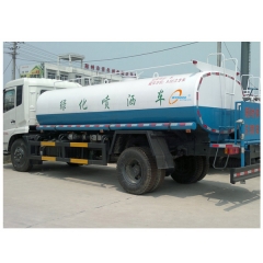 Camion de pulvérisation d'eau